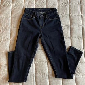 Levi dark wash high rise skinny Jean. Size 26